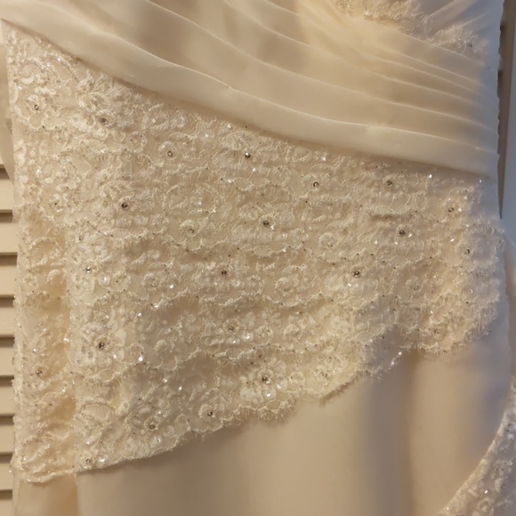 Beautiful wedding dress - Picture 4 of 8